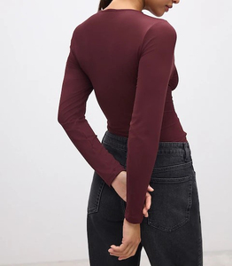 T-shirt court à manches longues et col rond pour femme, coupe ajustée, avec broderie et logo, option grandes tailles, vente en gros - Product Image 1