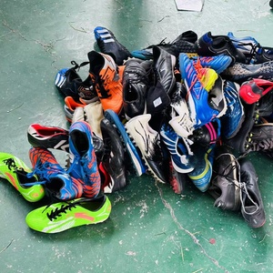 Scarpe da Calcio Usate di Marca Cinese All'Ingrosso, Comode, Unisex, di Seconda Mano - Product Image 3