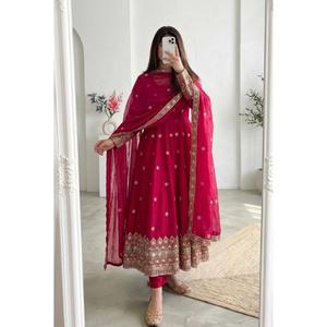 Traje Tradicional para Mujer para Cada Ocasión Especial, Compre Directamente del Proveedor a Precio de Fábrica - Product Image 1