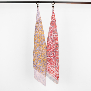 Bandana carré imprimé à la main Craftjaipur, foulard de mode, écharpe de cou en coton, respectueux de l'environnement, utilisable en toutes saisons - Product Image 5