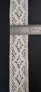 Atractivo encaje crosiyo con acabado impecable y tela de calidad duradera para marcas de moda. - Product Image 4