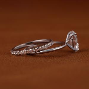 Anillo de compromiso de lujo con diamante ovalado cultivado en laboratorio y banda pavé en oro blanco de 14K para mujer, elegante anillo solitario nupcial, regalo. - Product Image 5
