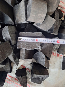 Charbon de bois naturel de Khaya à haute chaleur, en morceaux, 7000-8000 Kcal/kg, pour les barbecues de restaurant et les grils extérieurs - Product Image 2