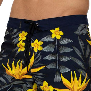 Shorts de bain décontractés unisexes en maille 100% polyester, respirants, imperméables, à séchage rapide, avec logo personnalisé, nom et marque imprimés - Product Image 5