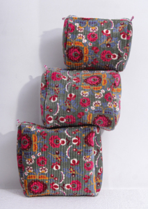 Bolsa de Mano Acolchada de Terciopelo Hecha a Mano, Ecológica y Duradera, Juego de 3 Bolsas de Cosméticos con Estampado Floral - Product Image 4