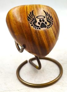 Urna Funeraria Tradicional de Madera en Forma de Corazón, Recipiente Conmemorativo para Cenizas, Elaborada con Acabado Mate Decorativo y Suave - Product Image 3