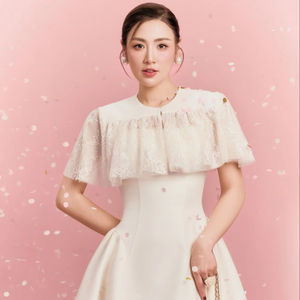 Ensemble robe élégante pour femme avec cape en dentelle blanc laiteux et bretelles larges |   Ensemble Velia pour les événements de réception formels |   LAVIEM - Product Image 1