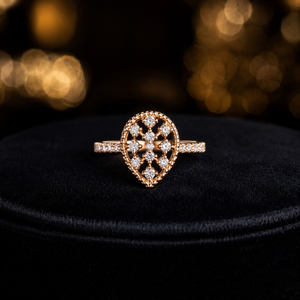 Anillo de Cóctel de Lujo en Oro de 14K con Forma de Flor y Piedras Brillantes, Joyería Fina para Mujer, Colección para Bodas y Fiestas - Product Image 3