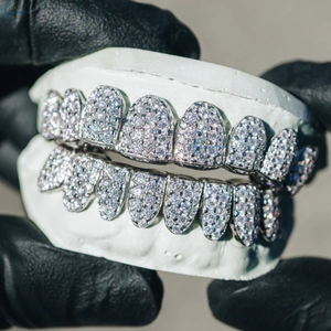 8 Grillz Superiores y 8 Inferiores Personalizados Estilo Hip Hop con Diamantes Incoloros Cultivados en Laboratorio, Joyería Dental Estilo Rapper - Product Image 3