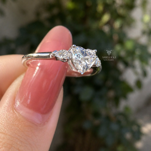 Anillo de compromiso con diamante solitario en forma de corazón cultivado en laboratorio, certificado por IGI, con diamantes laterales en forma de pera, plata 925, oro de 14K/18K - Product Image 4
