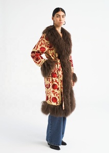 Vente en gros de broderie SUZANI vêtements d'hiver pour femmes nouveau manteau long en fausse fourrure intégrée vison pour femmes - Product Image 3