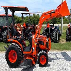 Tracteur Kubota subcompact avec pelle rétrocaveuse : performances optimales, équipement compact puissant pour l'agriculture, le terrassement et l'entretien des propriétés. - Product Image 3