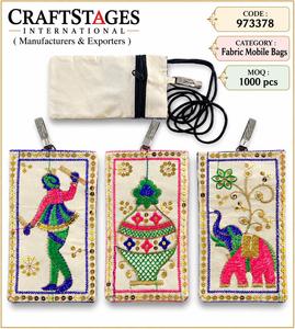 Pochette bandoulière verticale de style indien Gujarati avec broderie au fil, clip métallique et fermeture éclair au dos - Product Image 2