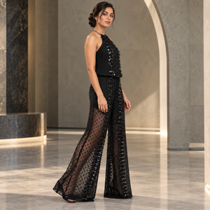 Glamuroso Mono con Cuello Halter, Adornos de Lentejuelas Negras y Paneles Transparentes de Pierna Ancha |   Conjunto de Fiesta sin Mangas para la Noche - Product Image 3