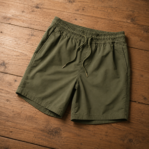 Shorts Bermuda pour homme, couleur olive unie, taille à cordon de serrage, séchage rapide, style décontracté, tissu tissé 100% polyester - Product Image 3