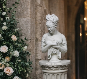 Sculpture de buste de dame romaine classique sur piédestal, décoration de table, sculpture en résine polyester, centre de table de luxe pour événements de mariage - Product Image 5