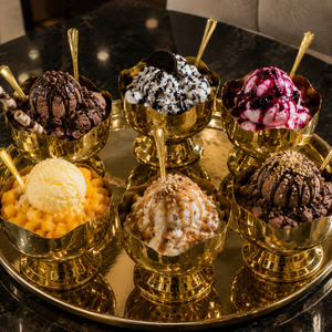 Juego de 6 Tazones de Helado Glam Gold, Copas de Postre Metálicas con Cucharas, Bandeja Elegante para Servir en Fiestas y Eventos - Product Image 1