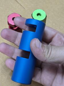 Eje cilíndrico laminado de latón y acero inoxidable con rosca hembra, mecanizado por electroerosión por hilo CNC, suministro de fábrica personalizado - Product Image 2