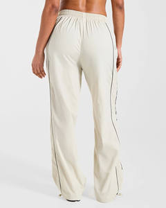 Nouvelle conception personnalisée de survêtement blanc pour femme, pantalon de jogging et veste de survêtement avec passepoil contrastant, tissu léger tissé, ensembles de survêtements pour femme - Product Image 2