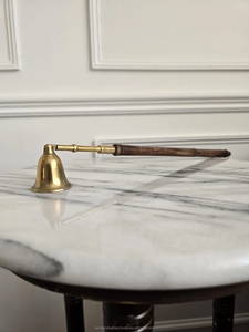 Éteignoir à bougie vintage en laiton et bois en forme de cloche Éteignoir à bougie vintage en laiton par Azora Industries - Product Image 3