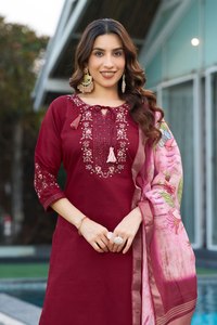 Conjunto de Kurta de Viscosa y Seda para Mujer con Bordado a Mano y Dupatta de Seda Muselina con Estampado Digital, Ropa al por Mayor - Product Image 3