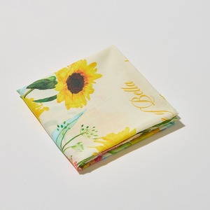 [K-ESSENTIALS] ผ้าเช็ดหน้าผ้าฝ้ายลายดอกไม้สีเหลือง 60s ขนาด 50x50 ซม. ผ้าพันคอเนื้อนุ่มนำกลับมาใช้ใหม่ได้ - Product Image 1
