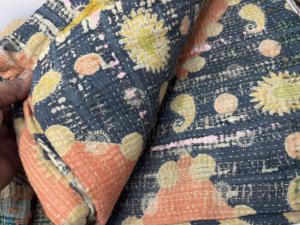 Jetés Kantha recyclés faits à la main, couvertures en patchwork de coton vintage, couvre-lits bohèmes pour la décoration intérieure, vente en gros de textiles de maison - Product Image 3