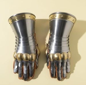 Fabricant OEM de gants en métal avec protection des doigts en acier flexible pour costumes de la Renaissance, festivals historiques et cosplay - Product Image 2