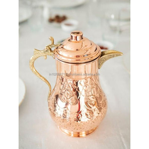 Pichet en cuivre élégant avec un design artisanal poli brillant ajoute du style à la décoration de la cuisine et de la table à manger de la maison - Product Image 5