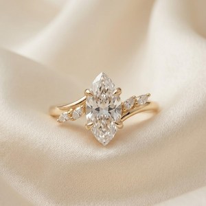 Anillo de compromiso de moissanita con corte marquesa de 1.50 CT, anillo de boda cruzado de oro de 14K, anillo de promesa de cinco piedras para aniversario - Product Image 1