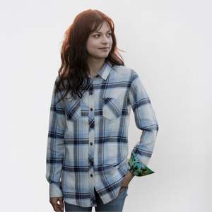 Nouveautés Chemises en flanelle décontractées pour femmes à manches longues avec boutons et poches 100% coton Chemises en flanelle en gros pour femmes - Product Image 3