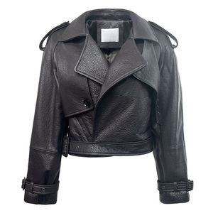 QASWA SPORTS Manteau trench moto oversize en cuir texturé marron foncé pour femme, respirant et coupe-vent, idéal pour l'hiver - Product Image 1