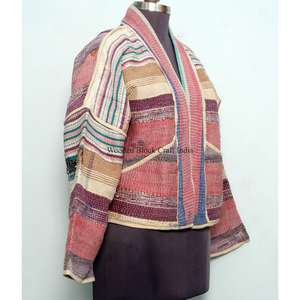 Chaqueta ecológica de estilo étnico bohemio con bordado Kantha multicolor y patchwork de algodón hecho a mano en India, ideal para uso casual. - Product Image 4