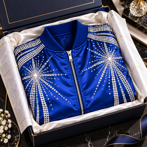 Chaqueta de Satén con Pedrería para Hombre, Azul Marino Brillante, Estilo Bomber, con Detalle de Corona de Cristal y Cierre Dorado, para Fiestas y Uso Casual - Product Image 3