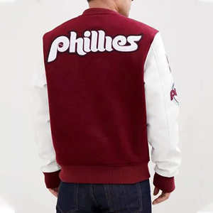 Chaqueta Universitaria Personalizada en Color Granate y Blanco, Cuerpo de Lana, Mangas de Cuero, Parche de Chenille, Chaqueta Letterman, Proveedor de Marca Privada OEM - Product Image 2