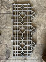 Panneau décoratif extérieur moderne et élégant en fer forgé sur mesure, avec motif en spirale en métal forgé, accent architectural durable
