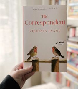 Le correspondant, par Virginia Evans, livre broché, livre d'histoires, lecture éducative, best-seller, roman - Product Image 1