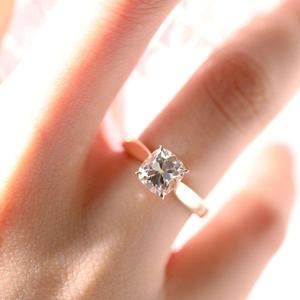 Bague solitaire en diamant de laboratoire taille coussin 'Old Mine Cut' de 1,5 carat, or blanc 14 carats, style antique, bague de fiançailles en diamant créé en laboratoire - Product Image 2