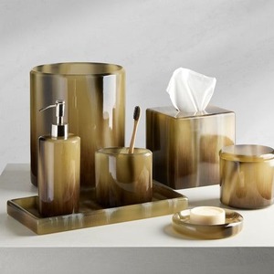 Ensemble d'accessoires de salle de bain de luxe 6 pièces, élégant organisateur de salle de bain en résine, distributeur de savon, porte-brosse à dents - Product Image 1