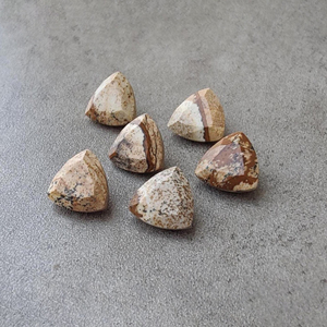 Pierre précieuse authentique Biscuit Jasper, taille facetée, forme trilobée, calibrée AAA+, pour la fabrication de bijoux - Product Image 1