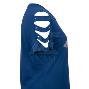 T-shirt graphique de luxe pour femme, style haut de gamme, en coton doux, coupe ajustée, décontracté et tendance - Product Image 3