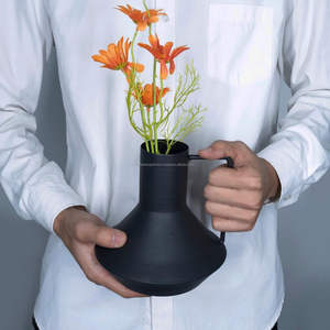 Jarrón de Flores de Metal Negro de Estilo Moderno, Clásico y Rústico, Irrompible, Duradero, Tamaño Personalizable, Decorativo Plano - Product Image 2
