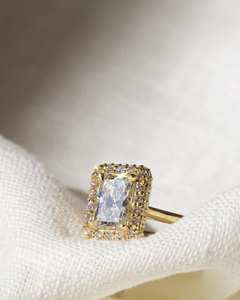 แหวนหมั้นเพชรโมอิสซาไนต์ทรงเรเดียนท์คัท ประดับเพชรแบบฮาโล ตัวเรือนทองคำขาว 14K ฝังเพชรแบบปาเว่ แหวนแต่งงานสุดหรู เครื่องประดับชั้นดีสำหรับเธอ - Product Image 4