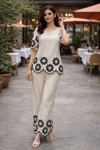 Superbe tissu brodé de qualité supérieure pour haut et pantalon, idéal pour Salwar Kameez féminin, moderne, pour les fêtes, séchage rapide, toutes saisons - Product Image 4