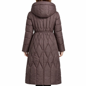 Abrigo largo acolchado para mujer con capucha, cálido, ligero, cómodo y de primera calidad para el invierno. - Product Image 3