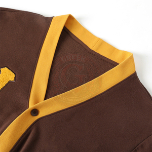 Cárdigan para Hombre Fraternidad Iota Phi T, Marrón Amarillo, 100% Algodón, Tejido de Felpa, Bordado con Letra Griega, Cuello en V, Manga Larga - Product Image 5