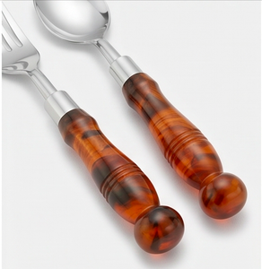 Ensemble de couverts en acier inoxydable avec manche en acrylique rouge, design élégant, parfait pour les événements, les mariages et la salle à manger. - Product Image 2