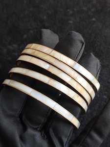 กำไลข้อมือเรซิ่นเคลือบเงา กันน้ำ สีเมทัลลิก งานแฮนด์เมดสุดพิเศษ สำหรับผู้หญิง ของขวัญทางธุรกิจ ของขวัญวันหยุด ของขวัญงานอีเว้นท์ สั่งทำได้ - Product Image 3