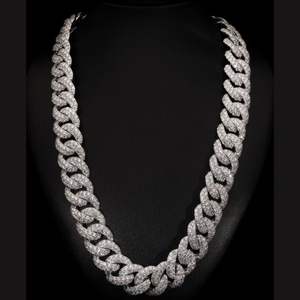 Cadena de Eslabones Cubanos de Plata de Ley 925 de 12 mm con Incrustaciones de Diamantes de Imitación para Regalo - Product Image 1