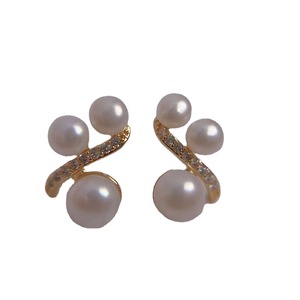 Boucles d'oreilles en perles d'eau douce de forme géométrique simple haut de gamme, élégantes, accessoires de mode en gros - Product Image 5